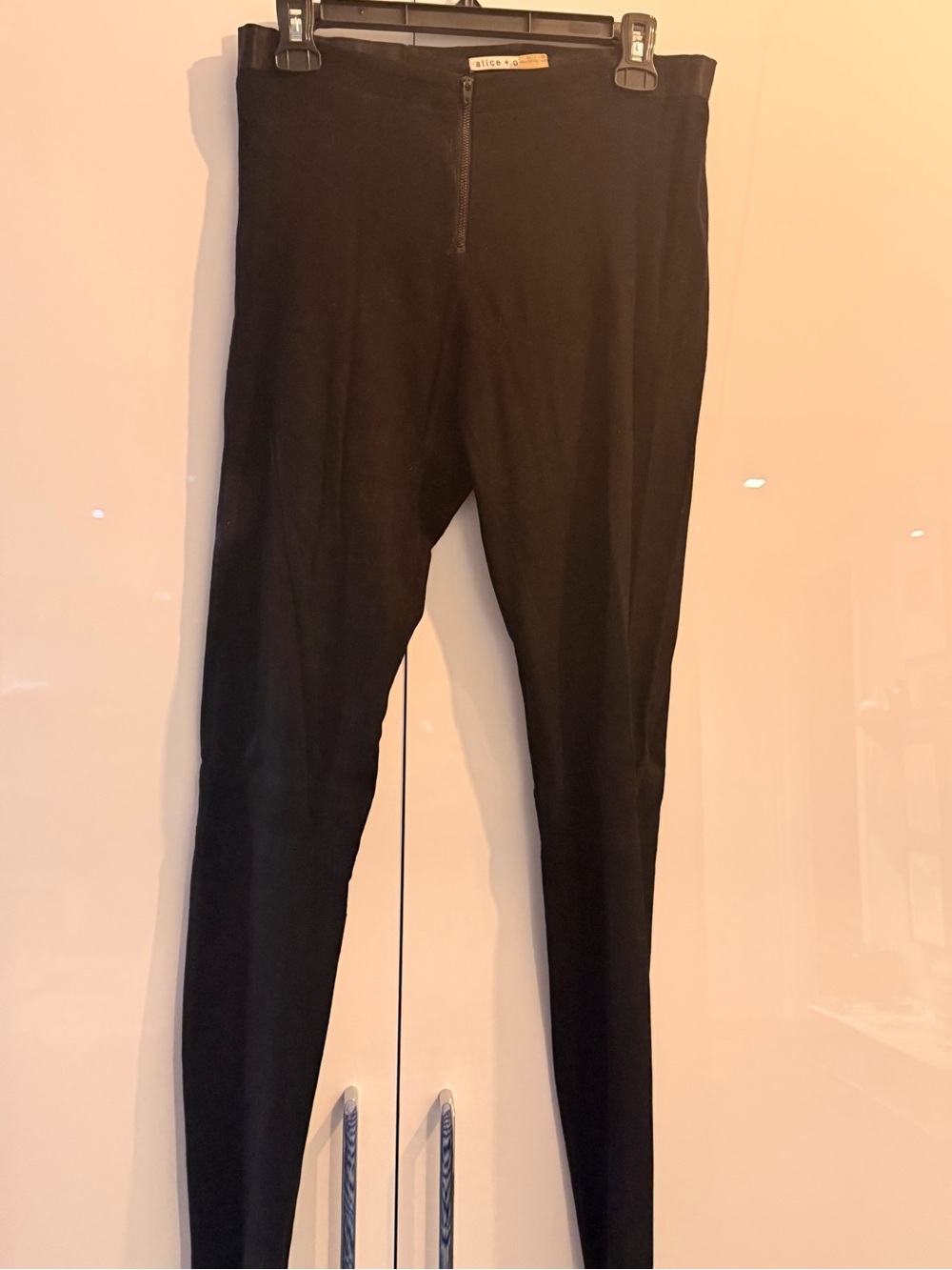 Alice + Olivia Black Cropped Slim Stretch Pants